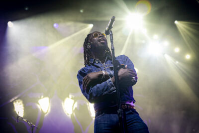 Black Pumas @ Vorst Nationaal, picture 15, photographed by Peter Smet - FrontView Magazine