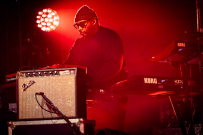 Black Pumas @ Vorst Nationaal, picture 18, photographed by Peter Smet - FrontView Magazine
