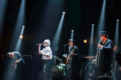 Hooverphonic 20th Anniversary Tour @ Koningin Elisabethzaal, picture 16, photographed by Marc Verdonck - FrontView Magazine