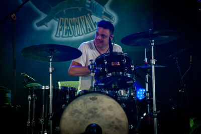 Jesse Redwing @ Roots & Roses, picture 1, photographed by Jurgen Van De Maele - FrontView Magazine