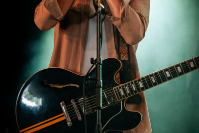 Jesse Redwing @ Roots & Roses, picture 4, photographed by Jurgen Van De Maele - FrontView Magazine