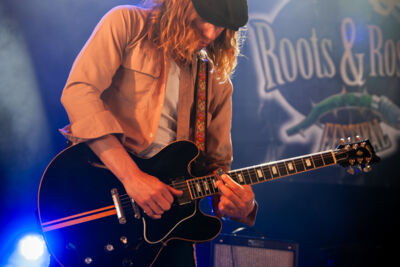 Jesse Redwing @ Roots & Roses, picture 6, photographed by Jurgen Van De Maele - FrontView Magazine