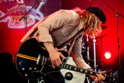 Jesse Redwing @ Roots & Roses, picture 7, photographed by Jurgen Van De Maele - FrontView Magazine