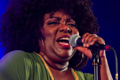 Michelle David & the True Tones @ Roots & Roses, picture 7, photographed by Jurgen Van De Maele - FrontView Magazine