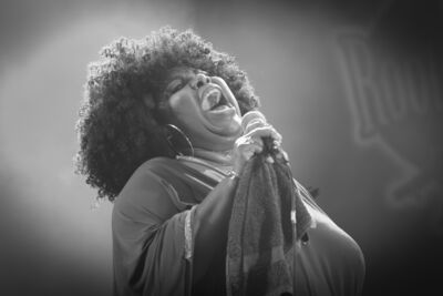 Michelle David & the True Tones @ Roots & Roses, picture 8, photographed by Jurgen Van De Maele - FrontView Magazine