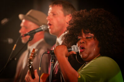 Michelle David & the True Tones @ Roots & Roses, picture 11, photographed by Jurgen Van De Maele - FrontView Magazine