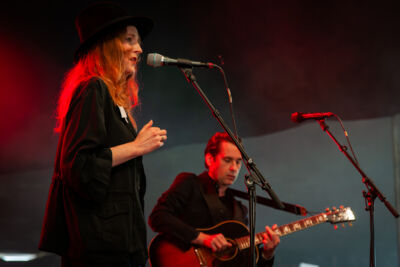 The Golden Glows @ Roots & Roses, picture 1, photographed by Jurgen Van De Maele - FrontView Magazine