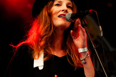 The Golden Glows @ Roots & Roses, picture 2, photographed by Jurgen Van De Maele - FrontView Magazine