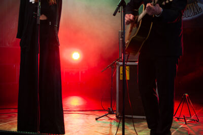 The Golden Glows @ Roots & Roses, picture 4, photographed by Jurgen Van De Maele - FrontView Magazine