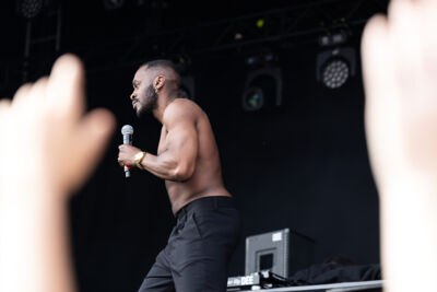 Y. B. Hustle + Reinier @ 505 Concerten, picture 3, photographed by Marc Verdonck - FrontView Magazine