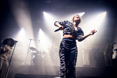 Selah Sue @ Gladiolen, picture 4, photographed by Peter Smet - FrontView Magazine