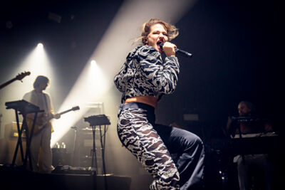 Selah Sue @ Gladiolen, picture 7, photographed by Peter Smet - FrontView Magazine