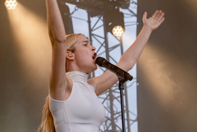 Pommelien Thijs @ Slinkse Sinkse, picture 7, photographed by Koen Marcoen - FrontView Magazine