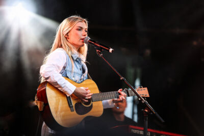 Hannah Mae @ Parkfeest Oosterhout, picture 1, photographed by Kitty van de Waart - FrontView Magazine