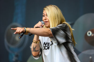 Roxeanne Hazes @ Parkfeest Oosterhout, picture 2, photographed by Kitty van de Waart - FrontView Magazine