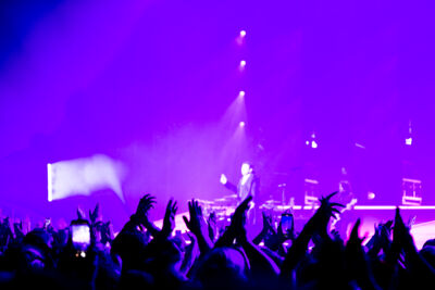 Patrick Bruel @ Zénith Lille, picture 4, photographed by Anais Callens - FrontView Magazine