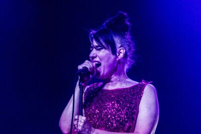 Bikini Kill @ de Roma, picture 1, photographed by Sandra Van Watermeulen - FrontView Magazine