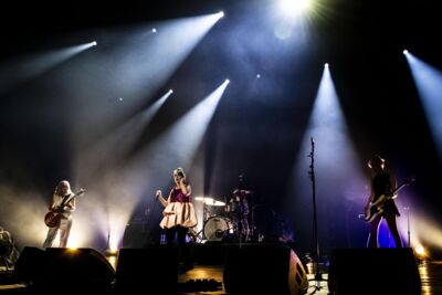 Bikini Kill @ de Roma, picture 8, photographed by Sandra Van Watermeulen - FrontView Magazine