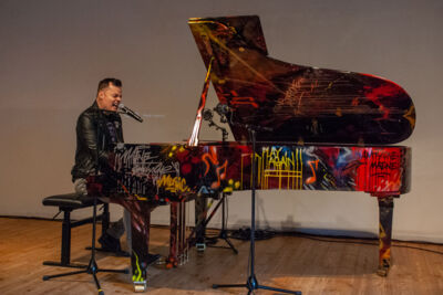 Showcase Marc Martel 'One Vision of Queen' @ Piano's Maene Brussel, picture 7, photographed by Peter Minnebo - FrontView Magazine