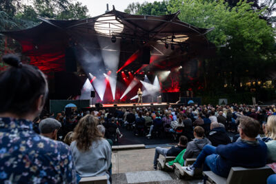 Soundos & Alex Agnew @ OLT Rivierenhof, picture 13, photographed by Marc Verdonck - FrontView Magazine