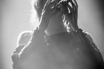 Chelsea Wolfs @ Ancienne Belgique, picture 7, photographed by Jurgen Van De Maele - FrontView Magazine