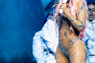 Karol G @ Sportpaleis, picture 4, photographed by Dorien Goetschalckx - FrontView Magazine