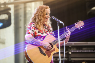 Floor Jansen en Anneke van Giersbergen Royal Park Live, foto 12, foto's door Kitty van de Waart - FrontView Magazine