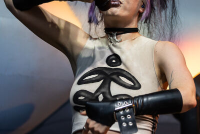 Ashnikko @ OLT Rivierenhof, picture 10, photographed by Marc Verdonck - FrontView Magazine