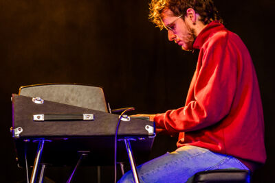 Unfinished Business @ Beleuvenissen, picture 11, photographed by Jürgen Bruynooghe - FrontView Magazine