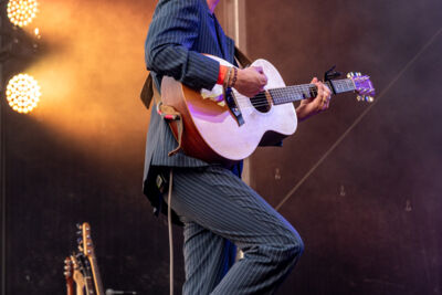 Iskander Moon @ Kneistival, picture 25, photographed by Bart Janssens - FrontView Magazine
