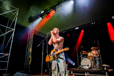 Yesnomaybe @ Rock Herk, picture 4, photographed by Leen Verlinden - FrontView Magazine