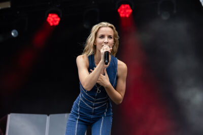 Olivia @ Beach Festival Nieuwpoort 2024 dag 3, picture 3, photographed by Marc Verdonck - FrontView Magazine
