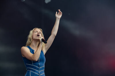 Olivia @ Beach Festival Nieuwpoort 2024 dag 3, picture 8, photographed by Marc Verdonck - FrontView Magazine