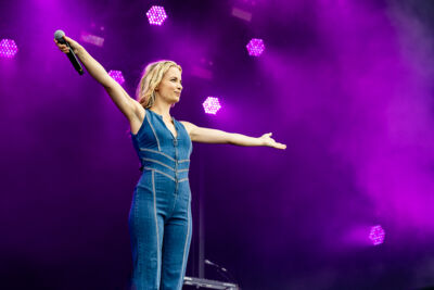 Olivia @ Beach Festival Nieuwpoort 2024 dag 3, picture 16, photographed by Marc Verdonck - FrontView Magazine