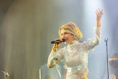 Pommelien Thijs @ Lokerse Feesten 2024, foto 4, foto's door Edwin Houdevelt - FrontView Magazine