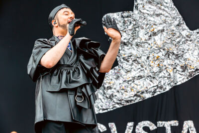 Gustaph @ Suikerrock 2024, picture 9, photographed by Peter Smet - FrontView Magazine