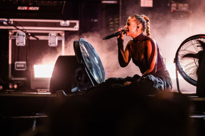 Laura Tesoro @ Beleuvenissen, picture 27, photographed by Jürgen Bruynooghe - FrontView Magazine
