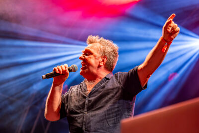 Ivan Pecnik @ Vlaanderen Zingt - Bollekesfeesten Antwerpen, picture 1, photographed by Youri Vanlommel - FrontView Magazine