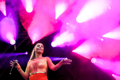Mackenzie feat. Jessy @ Bollekesfeesten 2024, picture 3, photographed by Marc Verdonck - FrontView Magazine