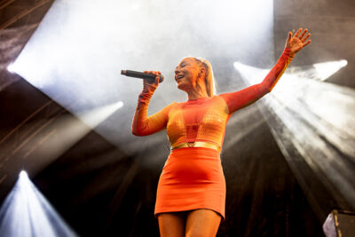 Mackenzie feat. Jessy @ Bollekesfeesten 2024, picture 4, photographed by Marc Verdonck - FrontView Magazine