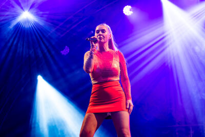 Mackenzie feat. Jessy @ Bollekesfeesten 2024, picture 8, photographed by Marc Verdonck - FrontView Magazine