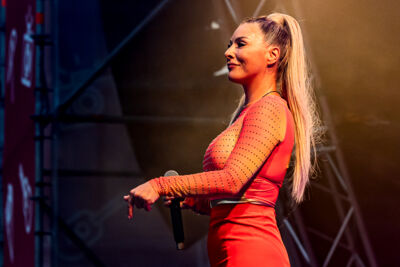 Mackenzie feat. Jessy @ Bollekesfeesten 2024, picture 10, photographed by Marc Verdonck - FrontView Magazine