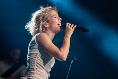 Pommelien Thijs @ Rijvers Festival 2024, picture 2, photographed by Dimitri Vanlommel - FrontView Magazine