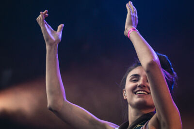 Kids With Buns @ Maanrock 2024, foto 4, foto's door Jelle Meersschaut - FrontView Magazine