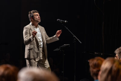 Bent Van Looy in Koor @ Stadsschouwburg Antwerpen, foto 49, foto's door David Johnson - FrontView Magazine