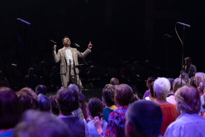 Bent Van Looy in Koor @ Stadsschouwburg Antwerpen, foto 52, foto's door David Johnson - FrontView Magazine