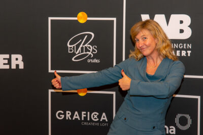 Première voor hetzelfde geld @ Het farcetheater, picture 15, photographed by Jurgen Van De Maele - FrontView Magazine