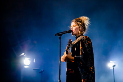Selah Sue @ Het Depot, picture 17, photographed by Leen Verlinden - FrontView Magazine