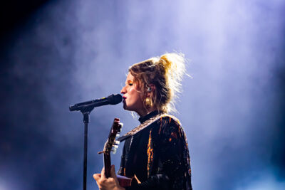 Selah Sue @ Het Depot, picture 18, photographed by Leen Verlinden - FrontView Magazine