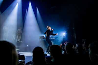 Selah Sue @ Het Depot, picture 26, photographed by Leen Verlinden - FrontView Magazine